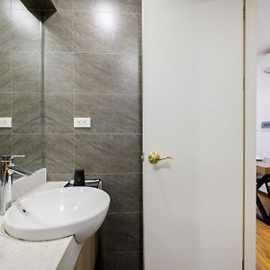 Deluxe One-Bedroom Apartment